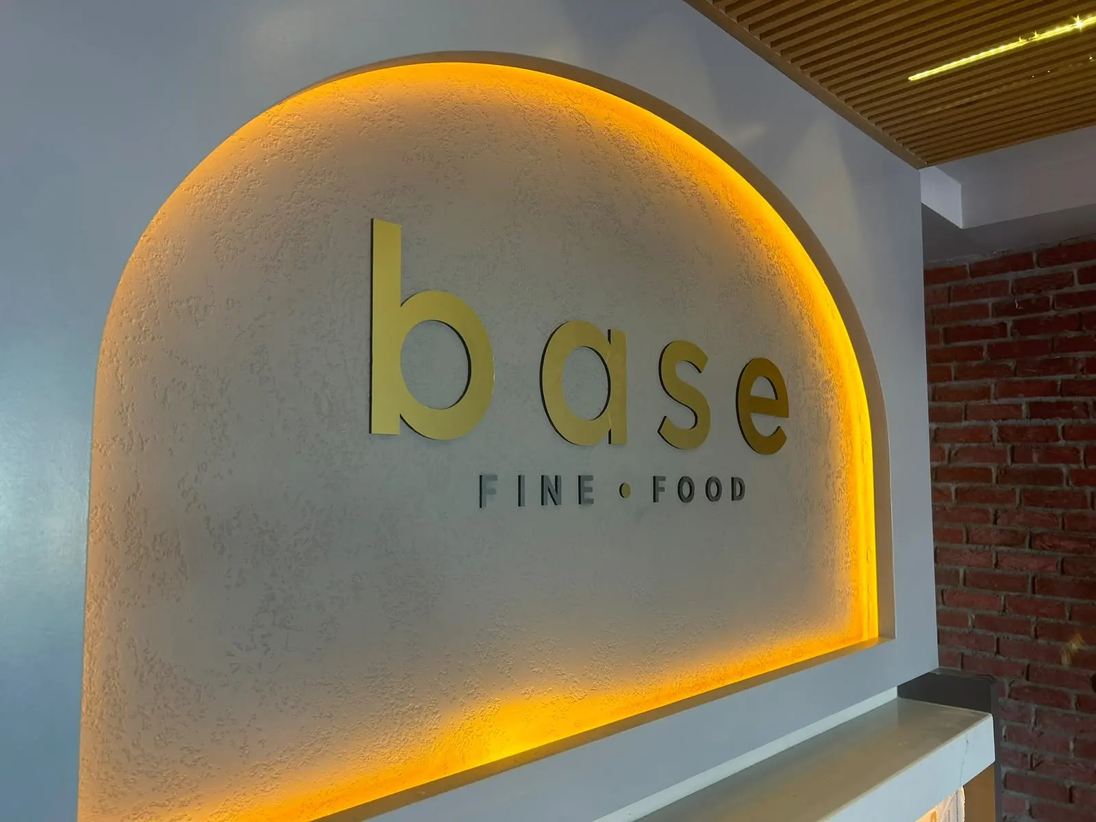 base fine food